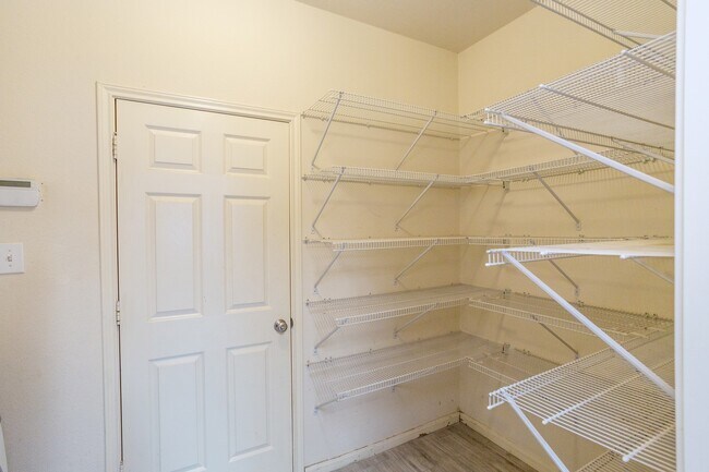 Building Photo - 2111 Castle Gardens Ln