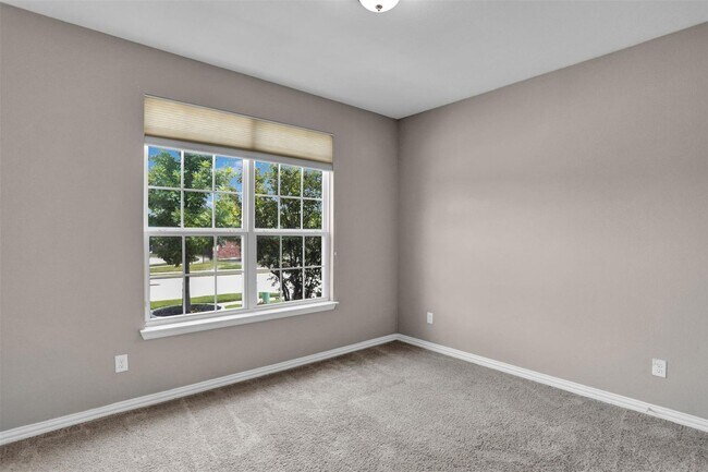 Building Photo - Located in McKinney's desirable Erwin Farms, this beautiful home exudes modern elegance and pract...