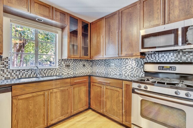 Building Photo - 4815 Woodview Ave