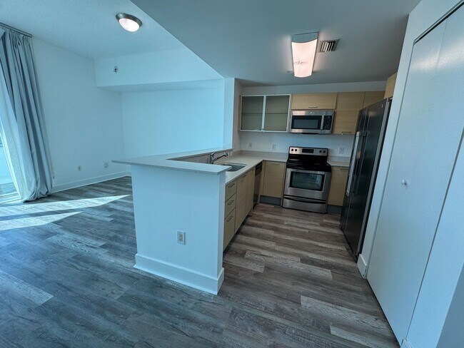 Building Photo - 350 NE 24th St