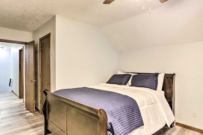 Building Photo - 6834 Woodmeadow Dr