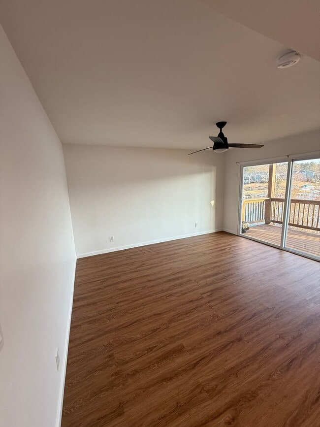 Building Photo - Lakefront Living at Fairfield Plantation