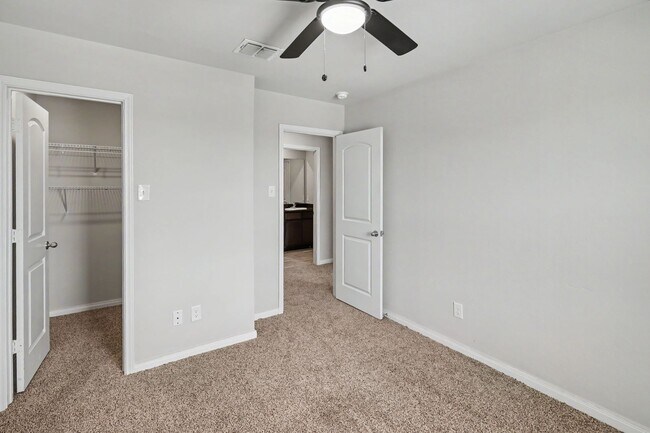 Building Photo - 4 Bed, 2.5 Bath Home in Hightop Ridge with Open Floor Plan