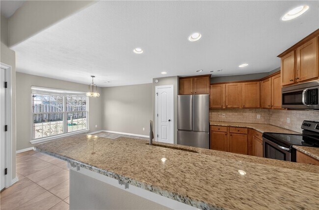 Building Photo - 402 SW Arch St