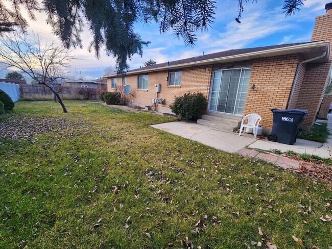 Building Photo - 1170 Belsaw Cir