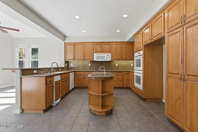 Building Photo - 1775 Red Robin Pl