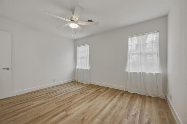 Building Photo - 1705 Elmhurst Dr