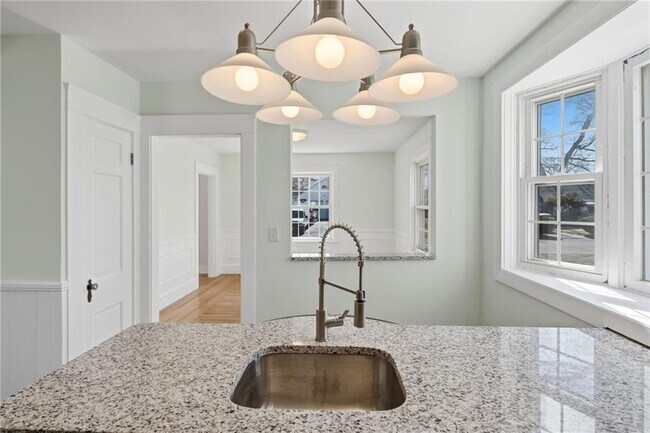 Building Photo - 21 Earlham Way