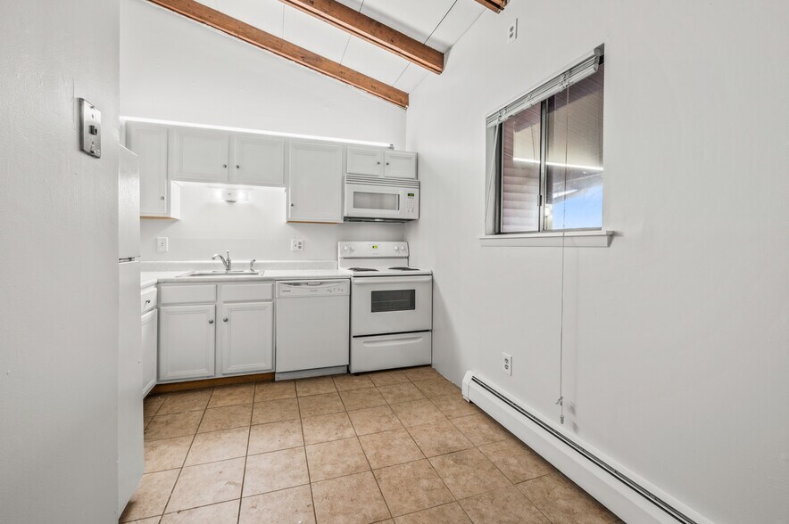 Building Photo - 339 Oakland St