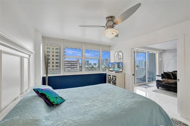 Building Photo - 2030 S Ocean Dr