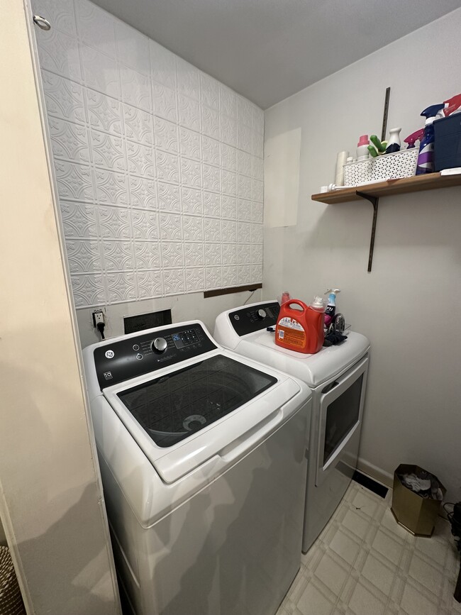 Laundry Room - 1703 Georgetown Dr