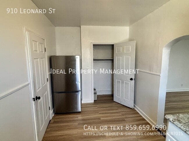 Building Photo - 910 Leonard St