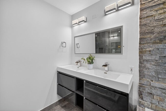 Building Photo - 2808 NE 22nd St