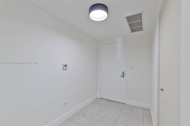 Building Photo - 325 Biscayne Blvd