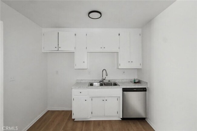 Building Photo - 1010 E 32nd St