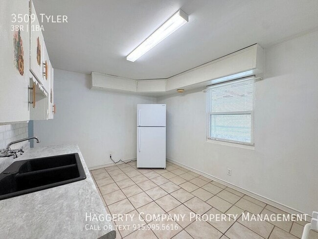 Building Photo - 3509 Tyler-