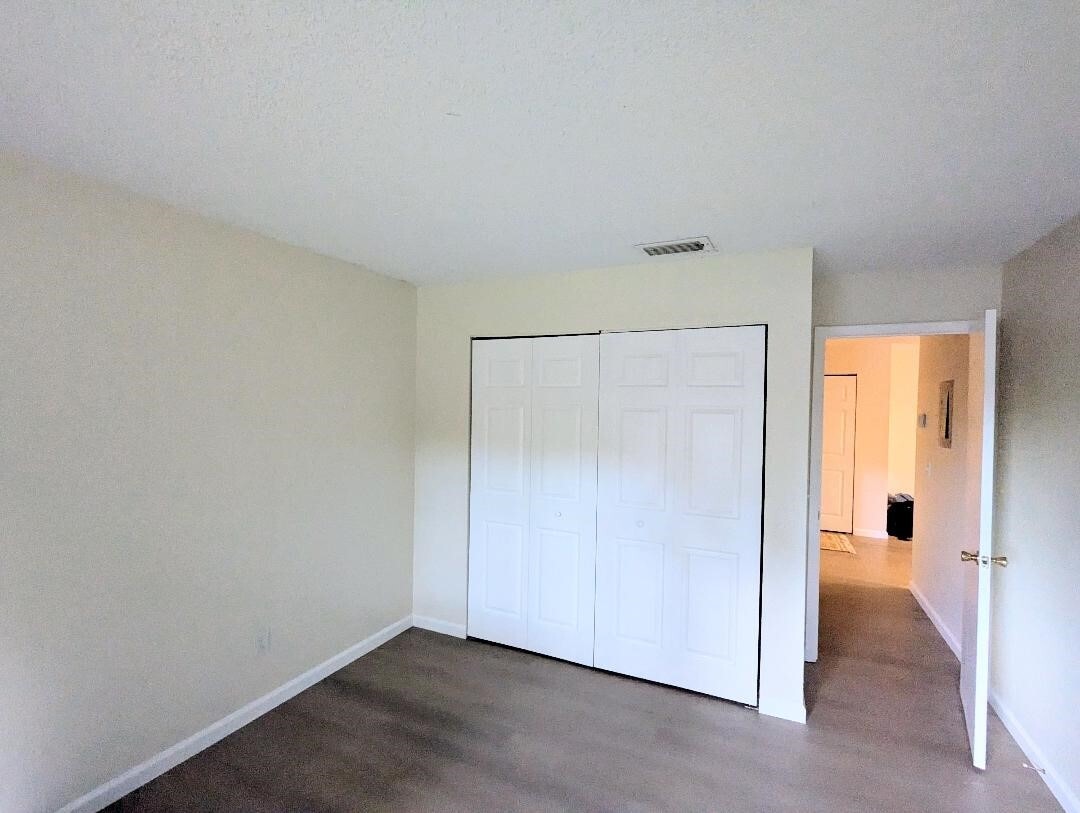 Building Photo - 662 Kenwick Cir
