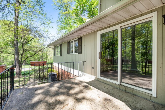 Building Photo - 5518 Woodlyn Rd