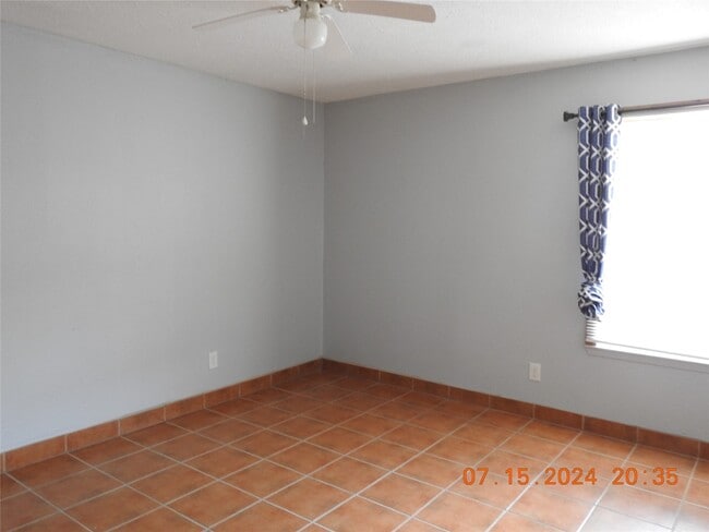 Building Photo - 34819 Lake Point