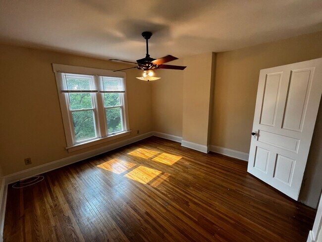 Building Photo - 1476-1478 Michigan Ave.   Mgt