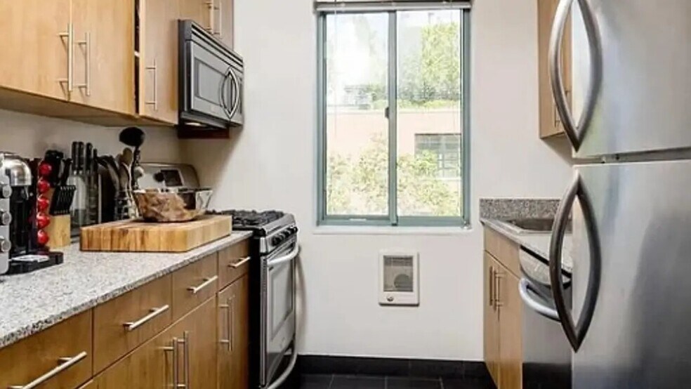 Building Photo - 97 Jane St