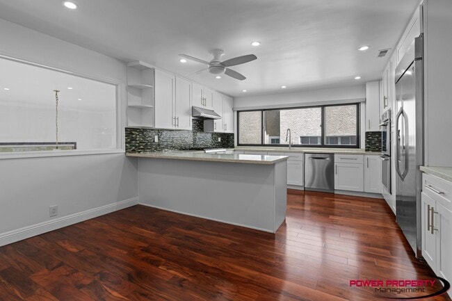 Building Photo - Spacious 5-Bedroom Home with Modern Amenit...