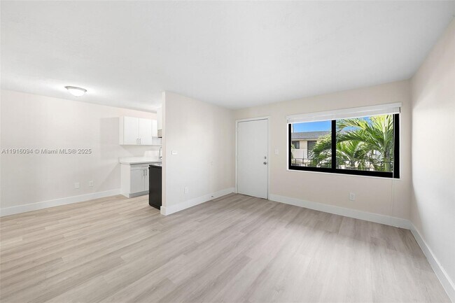 Primary Photo - 1330 W 29th St