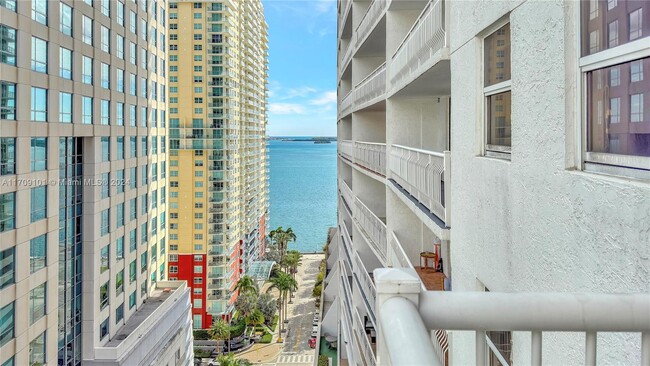 Building Photo - 1200 Brickell Bay Dr