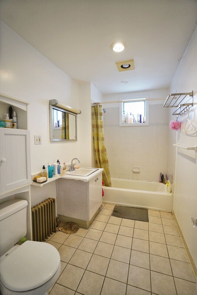 Building Photo - 64 Willow St