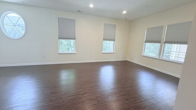 Building Photo - 1816 Rutgers Ln