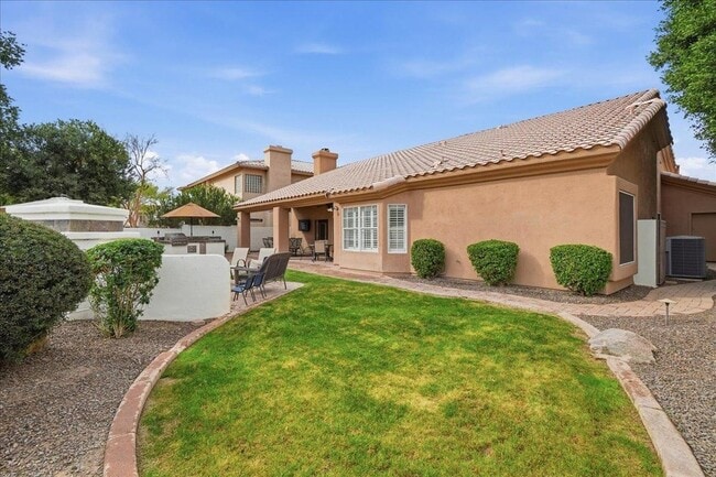 Building Photo - 1909 E Coral Tree Dr