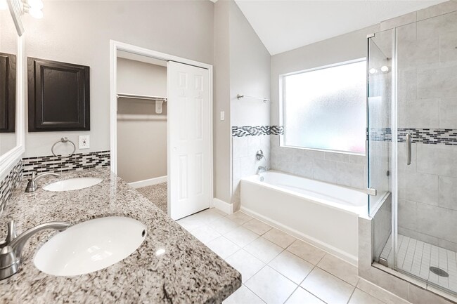 Building Photo - 7015 Yardley Dr