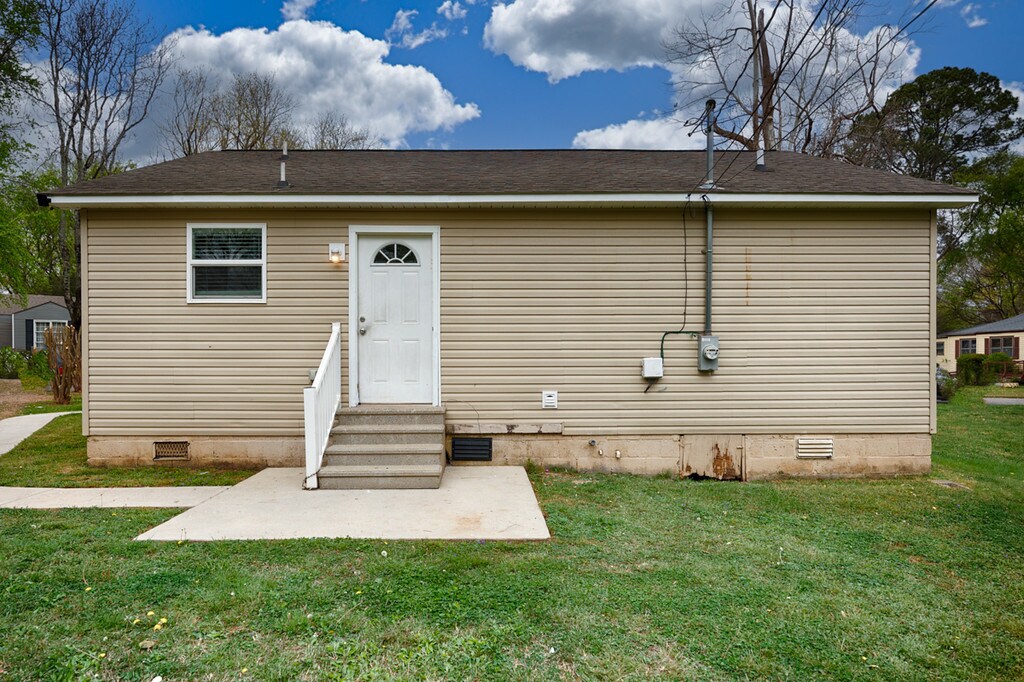 Building Photo - 800 Linwood Dr NW