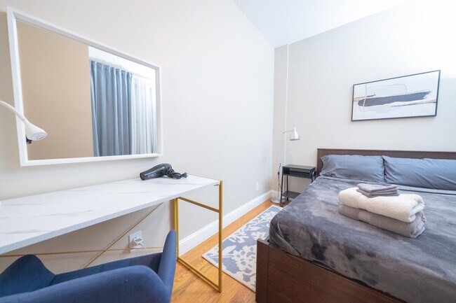 Building Photo - 230 W 113th St