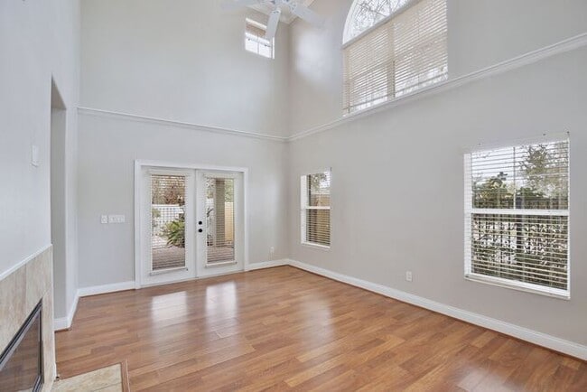 Building Photo - AGENT SHOWINGS ONLY! Stunning 3/2.5 Corner Unit Townhome with a Spacious 2 Car Garage in the Gate...