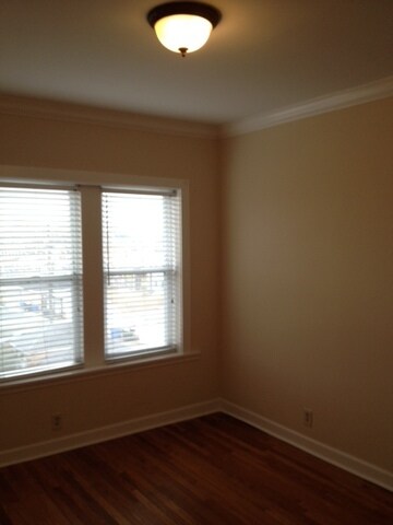 Building Photo - 2441 N Hamlin Ave