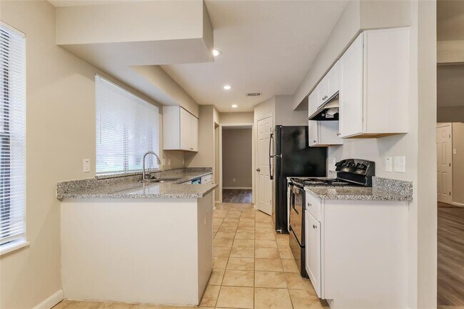 Building Photo - 3810 Birch Villa Dr