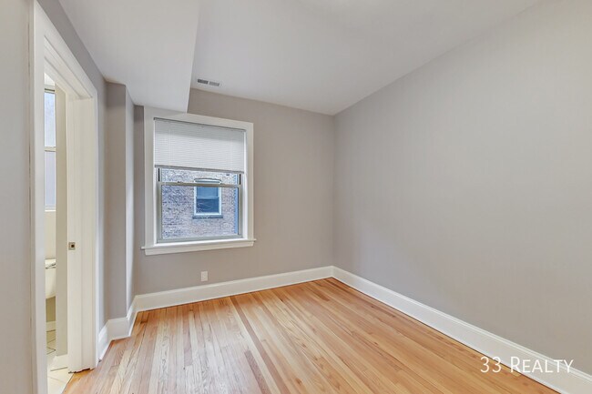 Building Photo - 948 Pleasant St