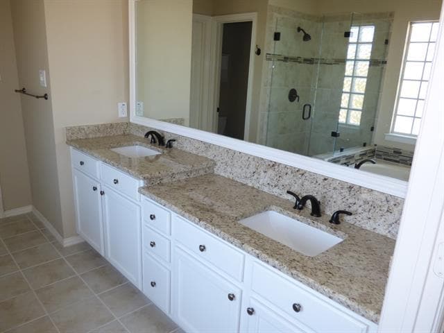 Building Photo - 1820 Sumac Dr