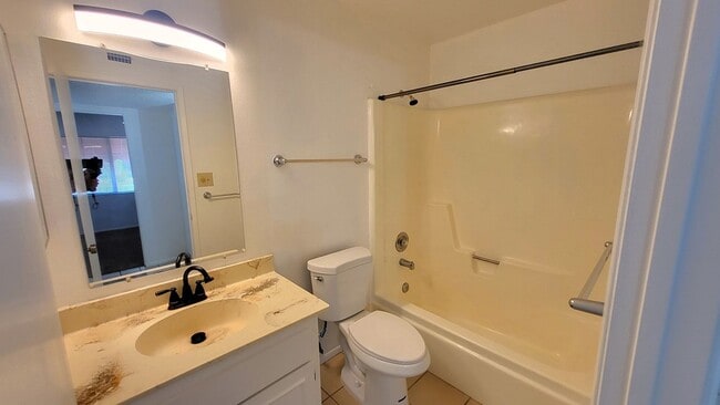 Building Photo - AFFORDABLE 55+ ADULT HOME IN AHWATUKEE!