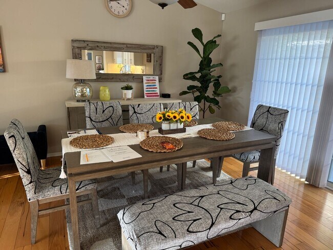 Building Photo - Spacious, updated and inviting