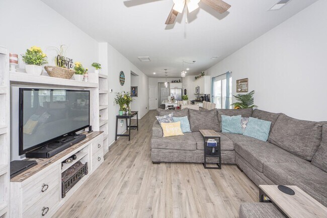 Building Photo - 4 Bedroom, 3 Bathroom home in Liberty Village - Goose Creek