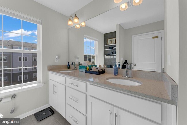 Building Photo - 8805 Mimosa Ave