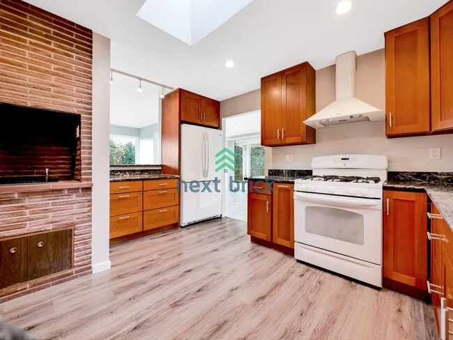 Building Photo - Beautiful 4 Bedroom 3 Bathroom Home for Rent!