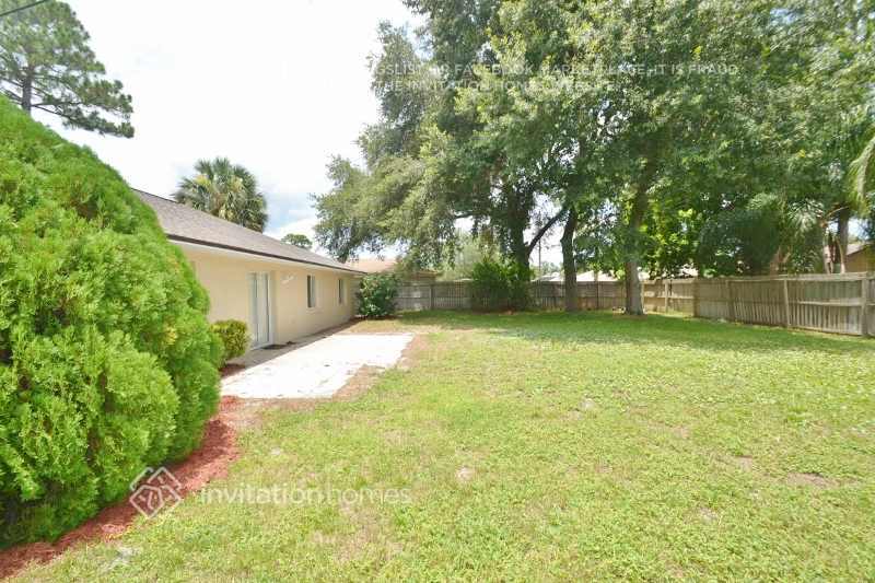 Building Photo - 3121 Silver Palm Dr