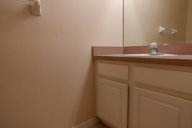 Building Photo - ~4/3~Monroe Circle~Woodwind Bay~Beautiful Town Home!