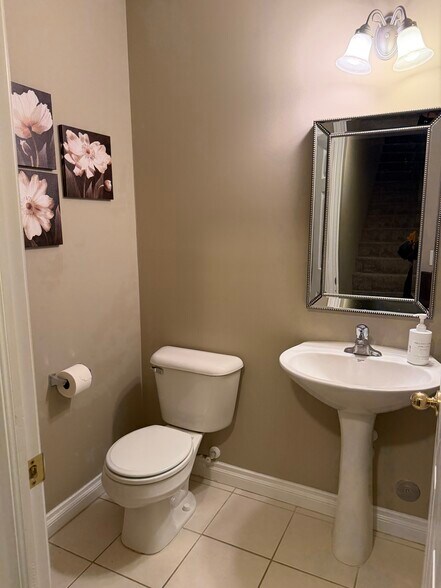 Building Photo - 5748 Hampshire Ln