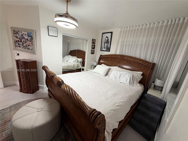 Building Photo - 9048 Carlyle Ave