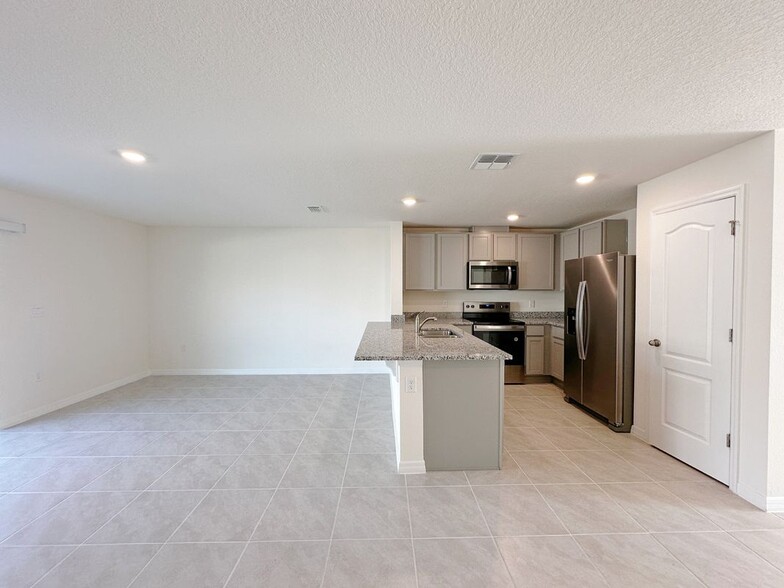 Building Photo - 672 Moscato Dr