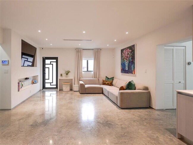 Building Photo - 1747 NW 31st St